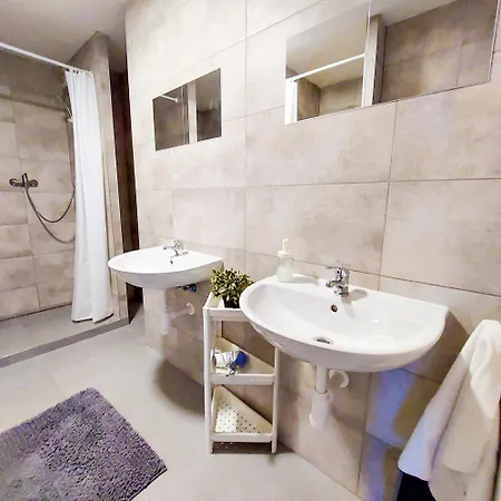 Small D5 * Praga